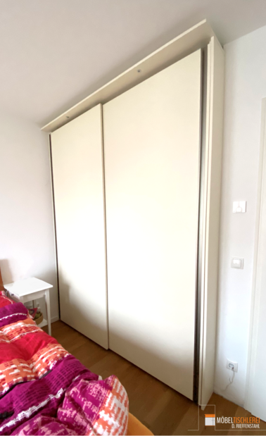 Schlafzimmer | Großer Schiebetürenschrank